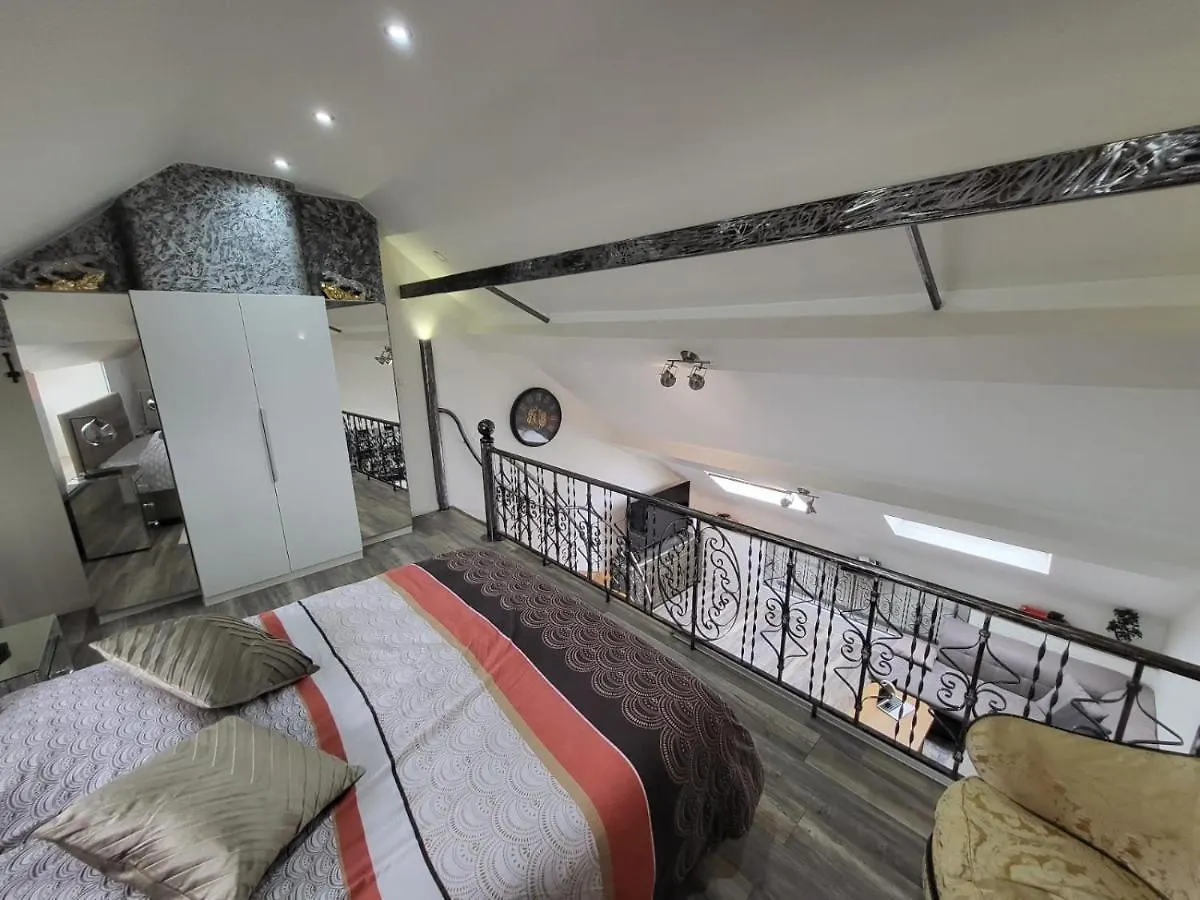 Duplex Elegant Situe A 1Min De La Gare Du Nord Apartment Brussels