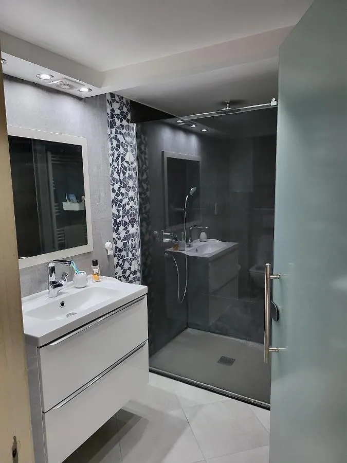 Duplex Elegant Situe A 1Min De La Gare Du Nord Apartment Brussels